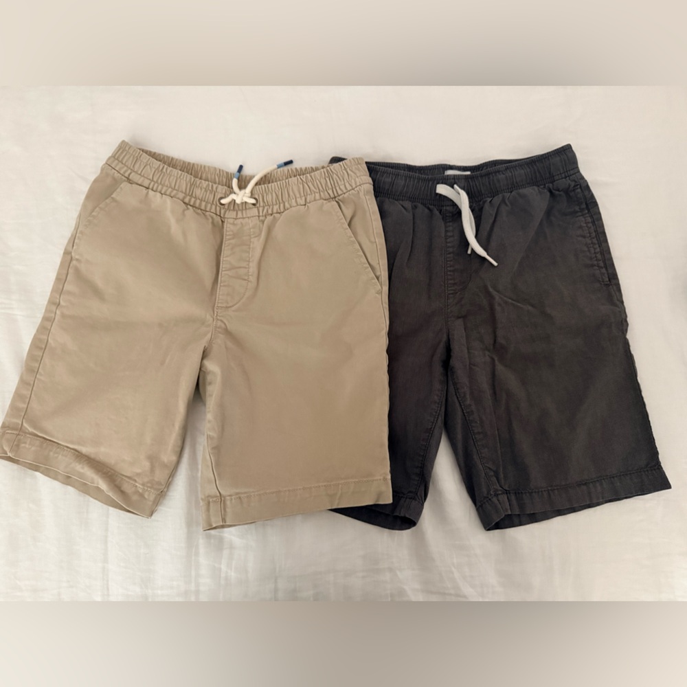 Bundle of 2 GAP/Old Navy boys Khaki and Charcoal Drawstring Shorts size L(10-12)